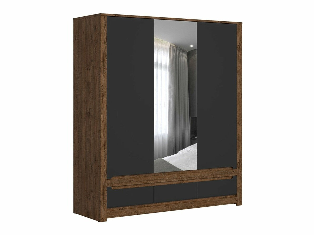 Garderobe Ophevaru 114