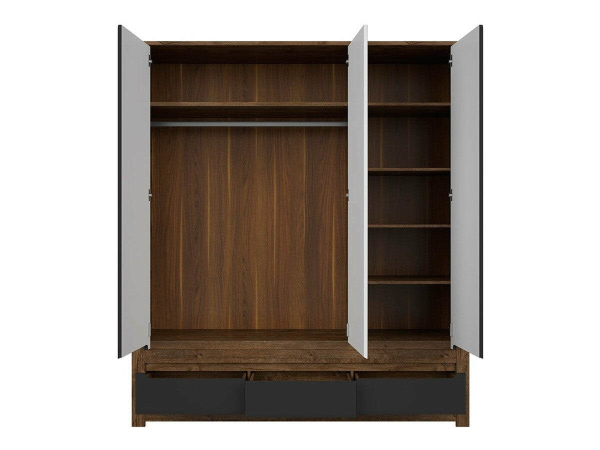 Garderobe Ophevaru 119