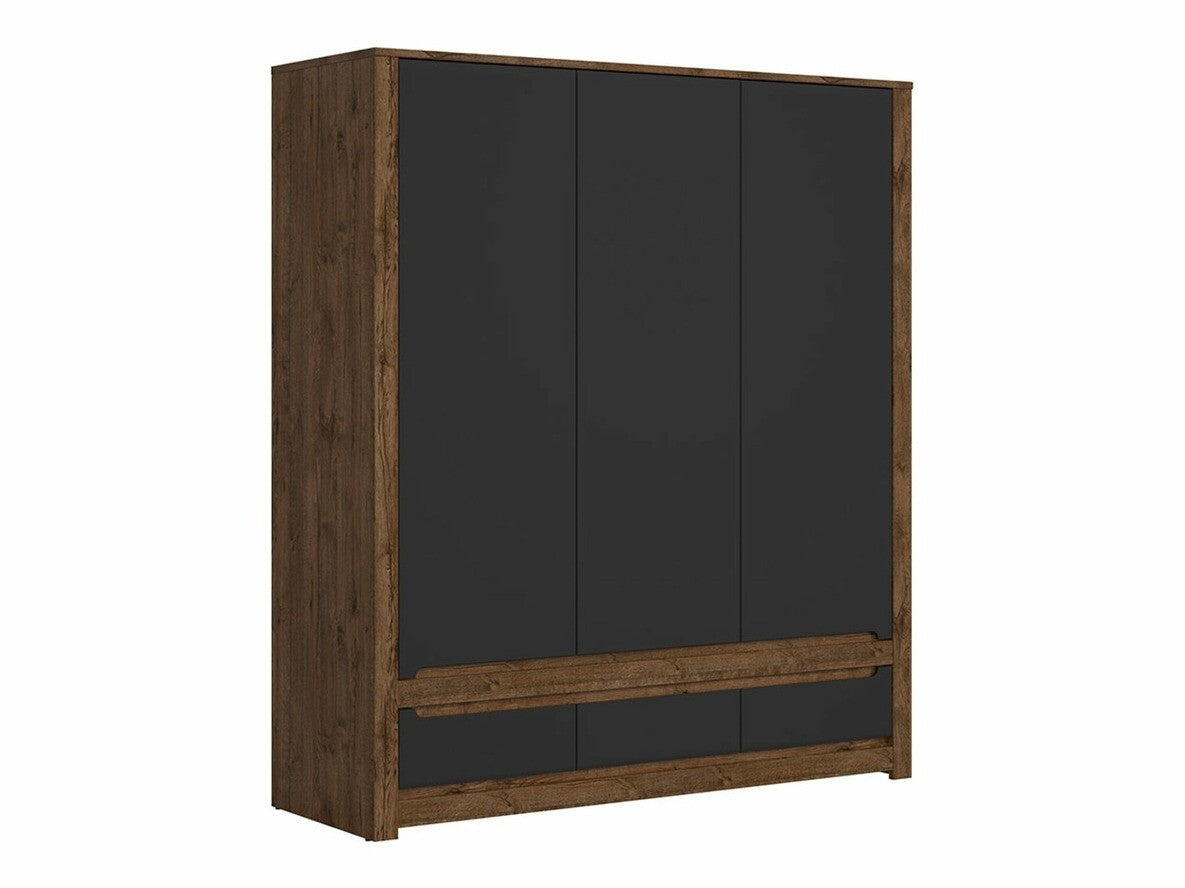 Garderobe Ophevaru 119