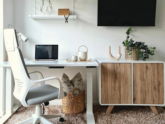 Skrivebord og stol